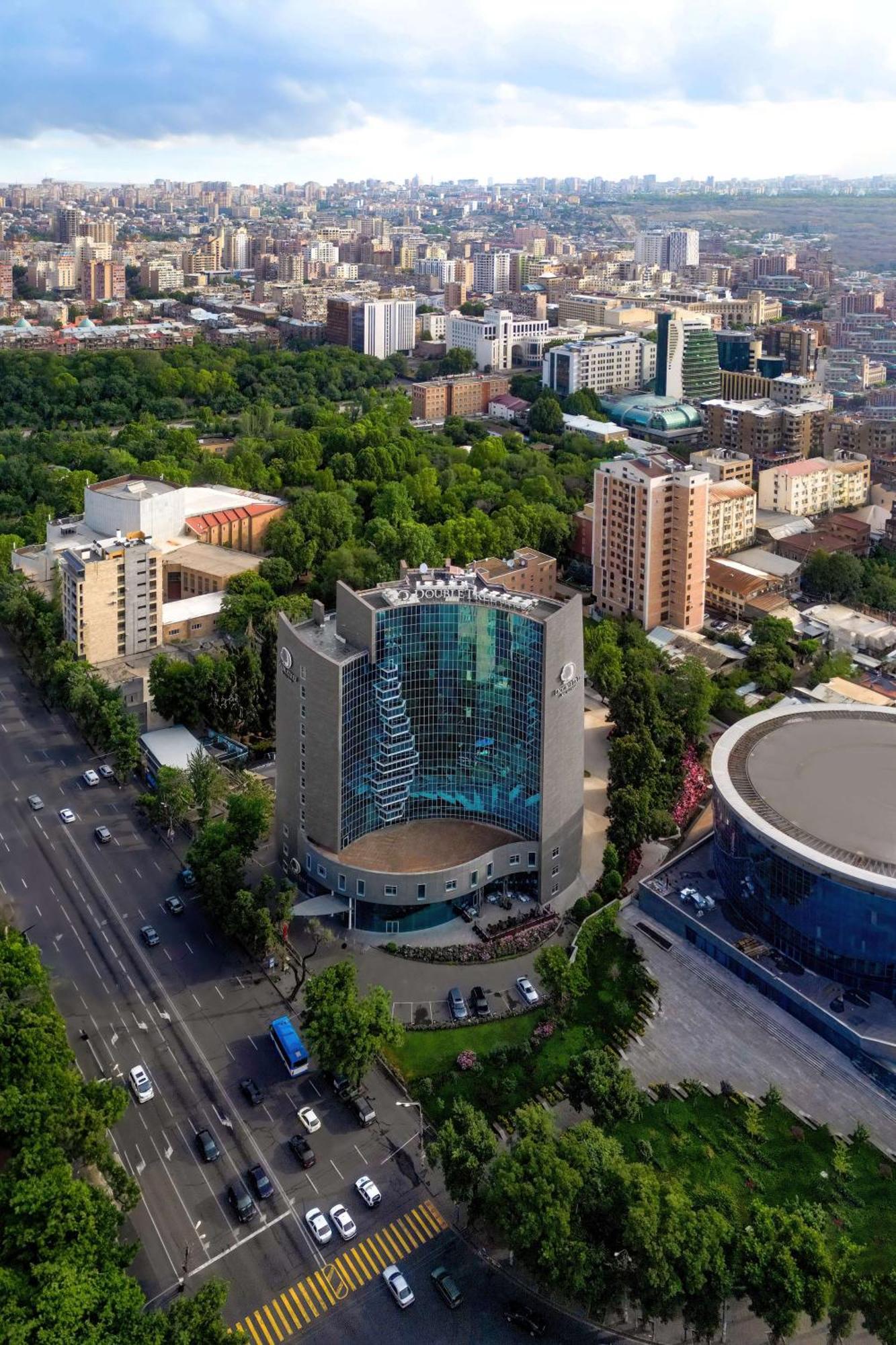 Doubletree By Hilton Yerevan City Centre Eksteriør billede