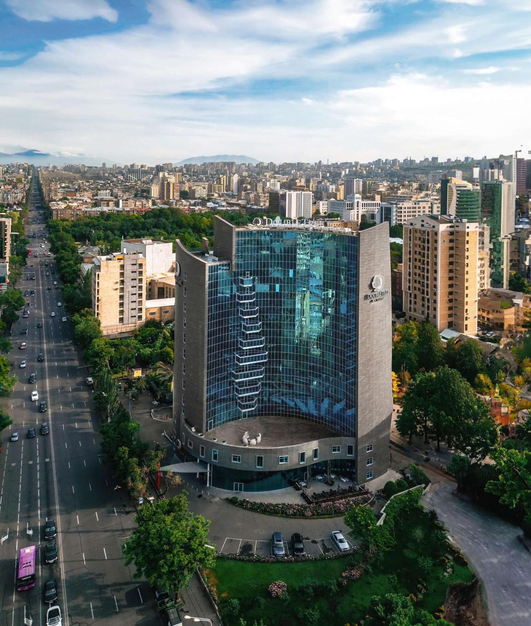 Doubletree By Hilton Yerevan City Centre Eksteriør billede