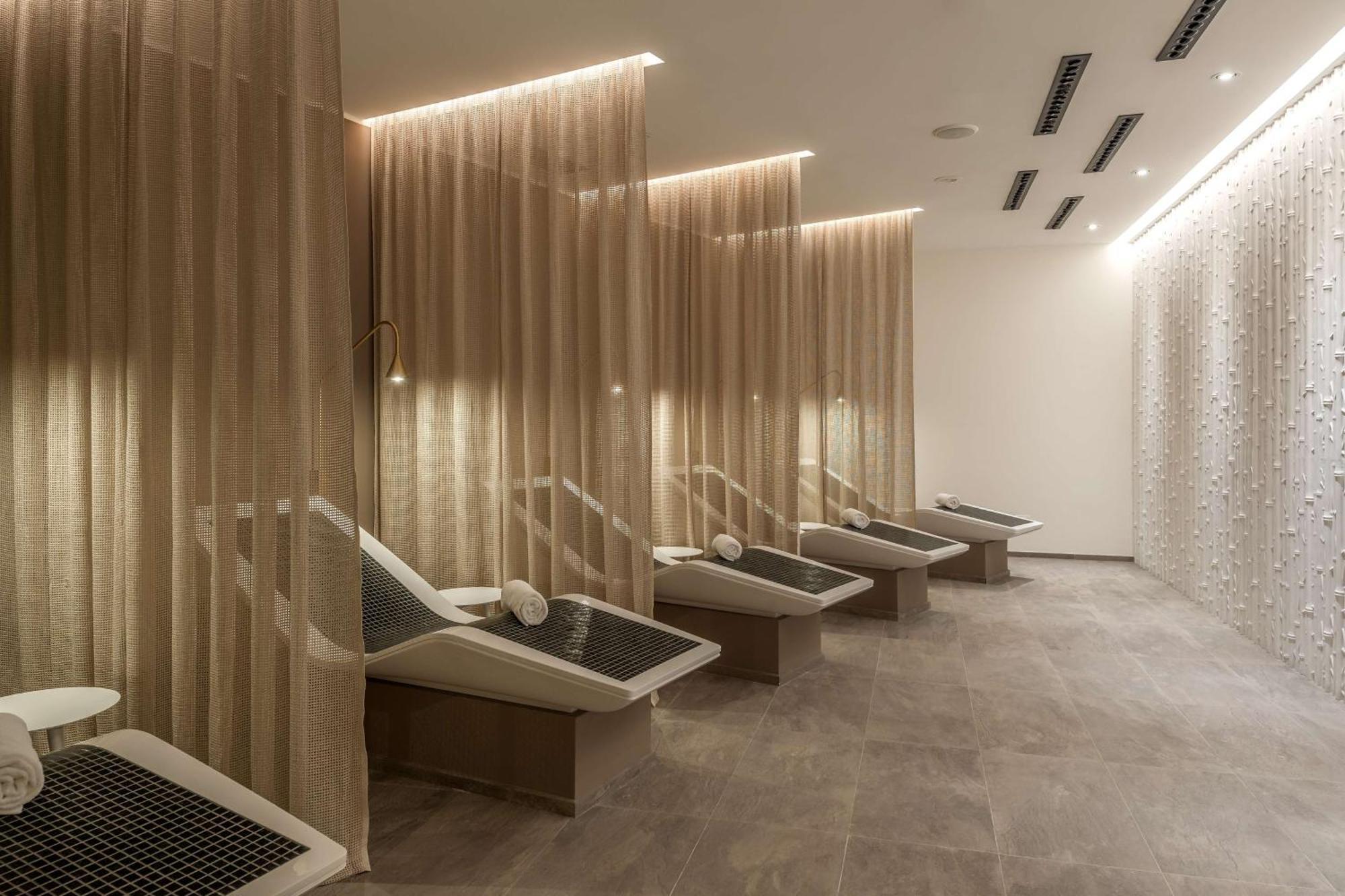 Doubletree By Hilton Yerevan City Centre Eksteriør billede
