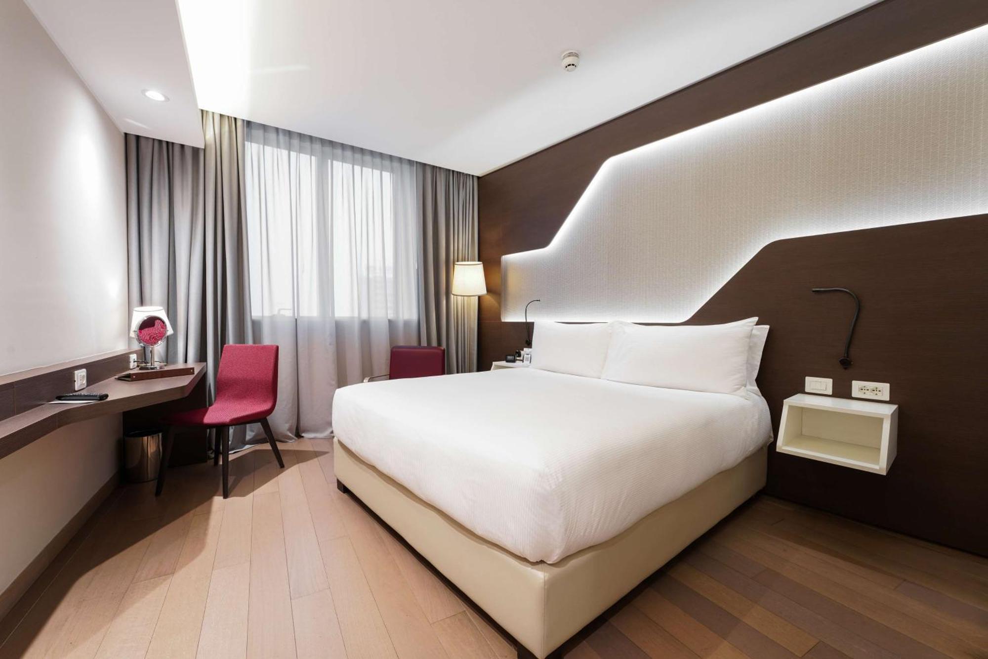 Doubletree By Hilton Yerevan City Centre Eksteriør billede