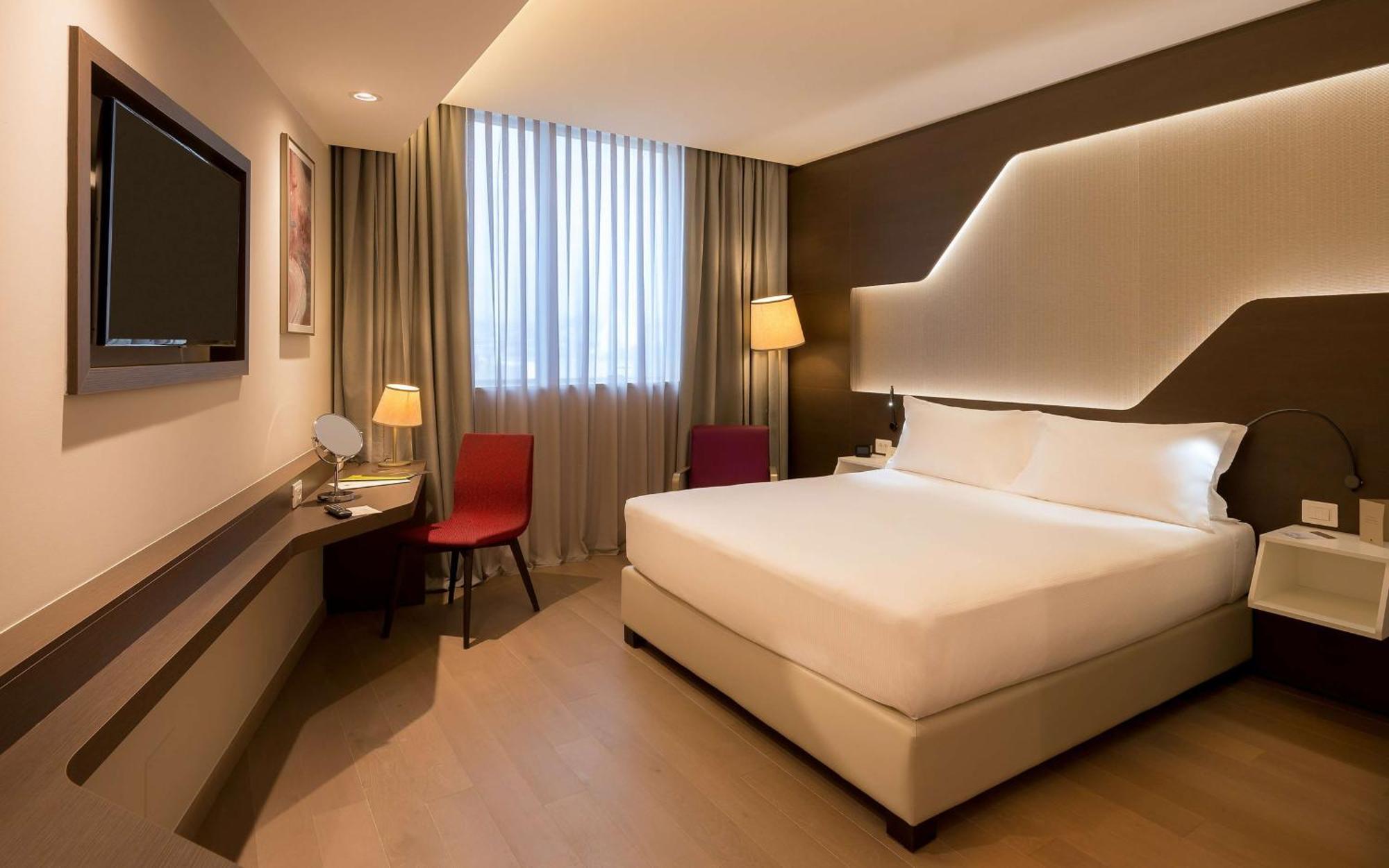 Doubletree By Hilton Yerevan City Centre Eksteriør billede