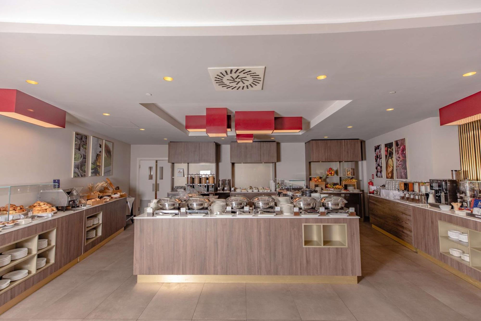 Doubletree By Hilton Yerevan City Centre Eksteriør billede